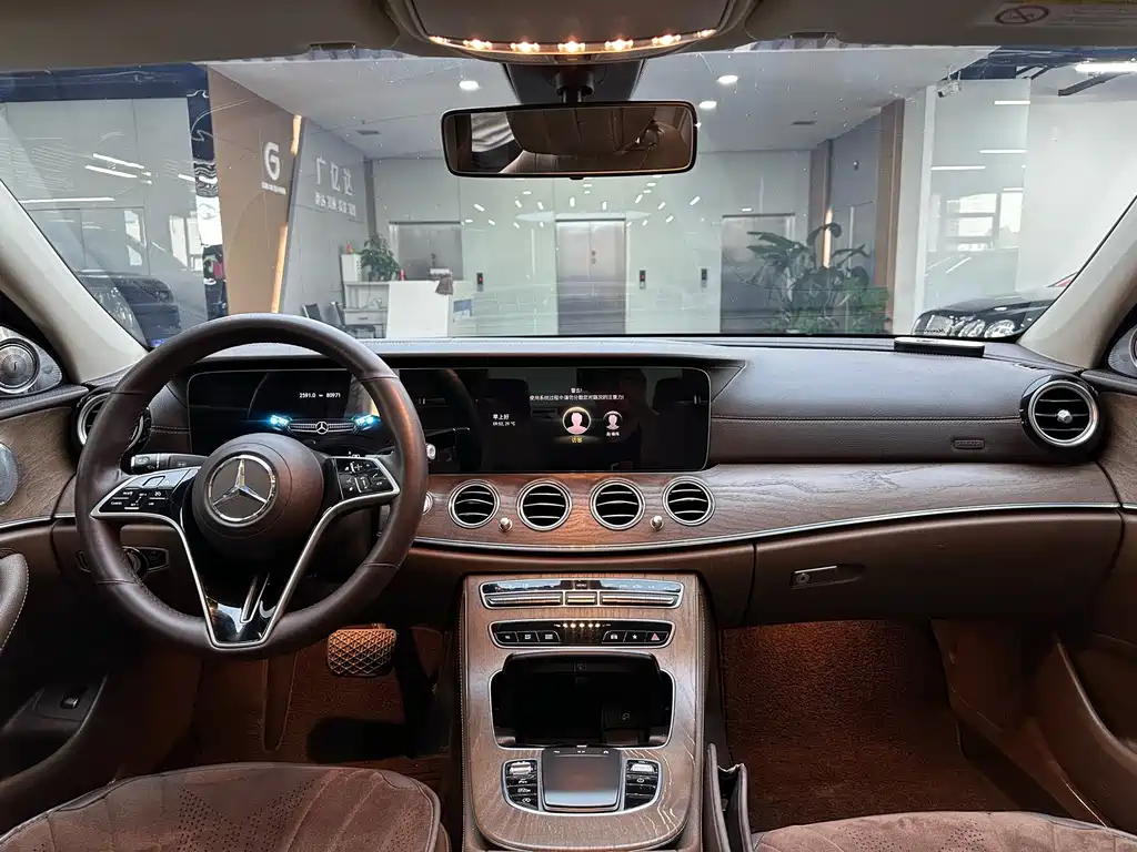 Mercedes-Benz E-Class — миниатюра 8