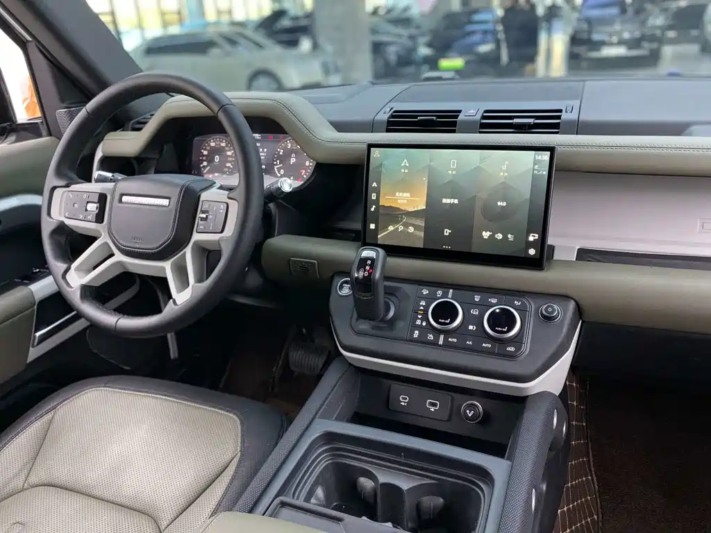 Land Rover Defender — миниатюра 30