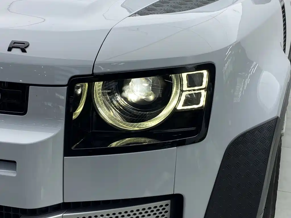 Land Rover Defender — миниатюра 5