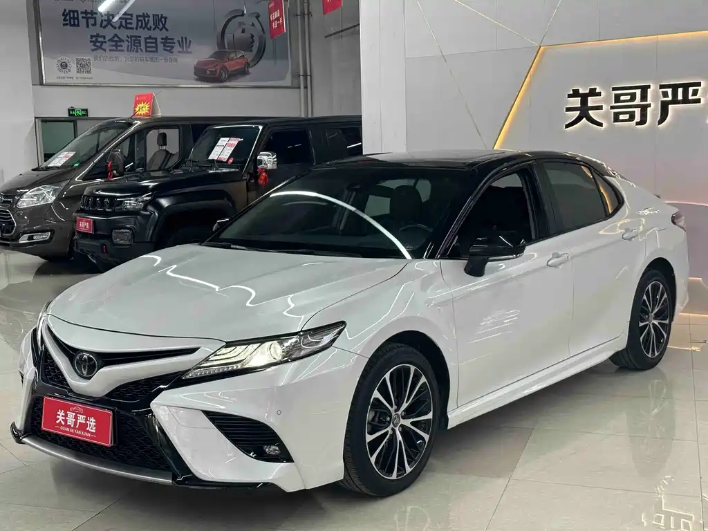 Toyota Camry — миниатюра 3