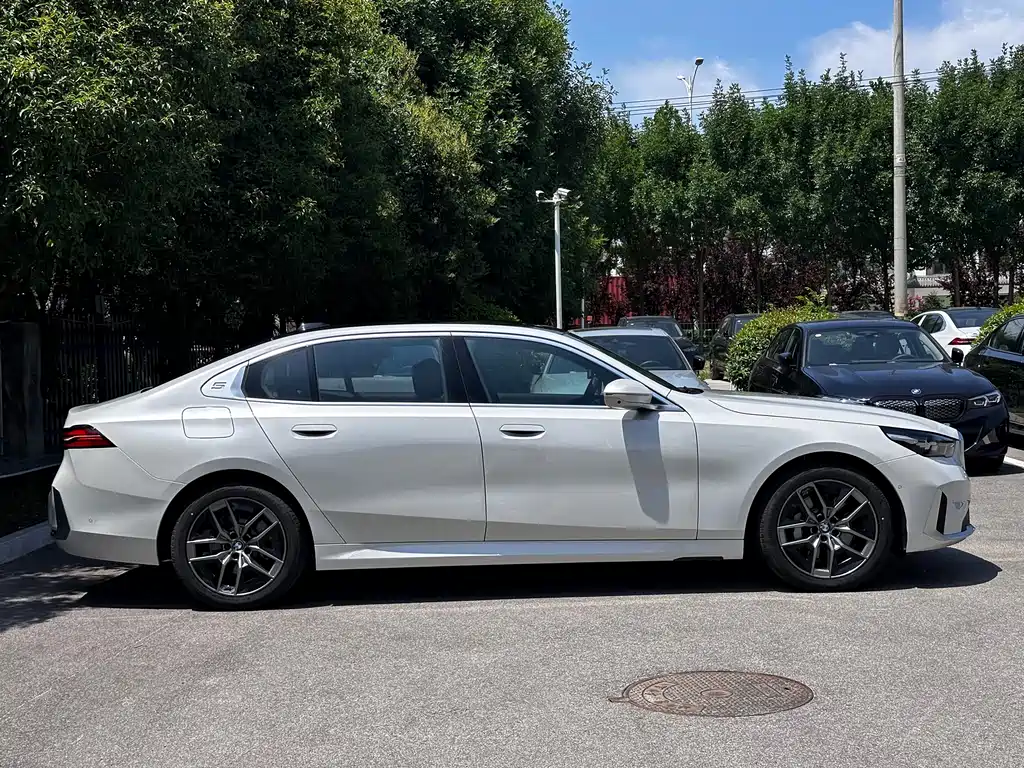 BMW 5 Series 5 2024 530Li Lead Luxury