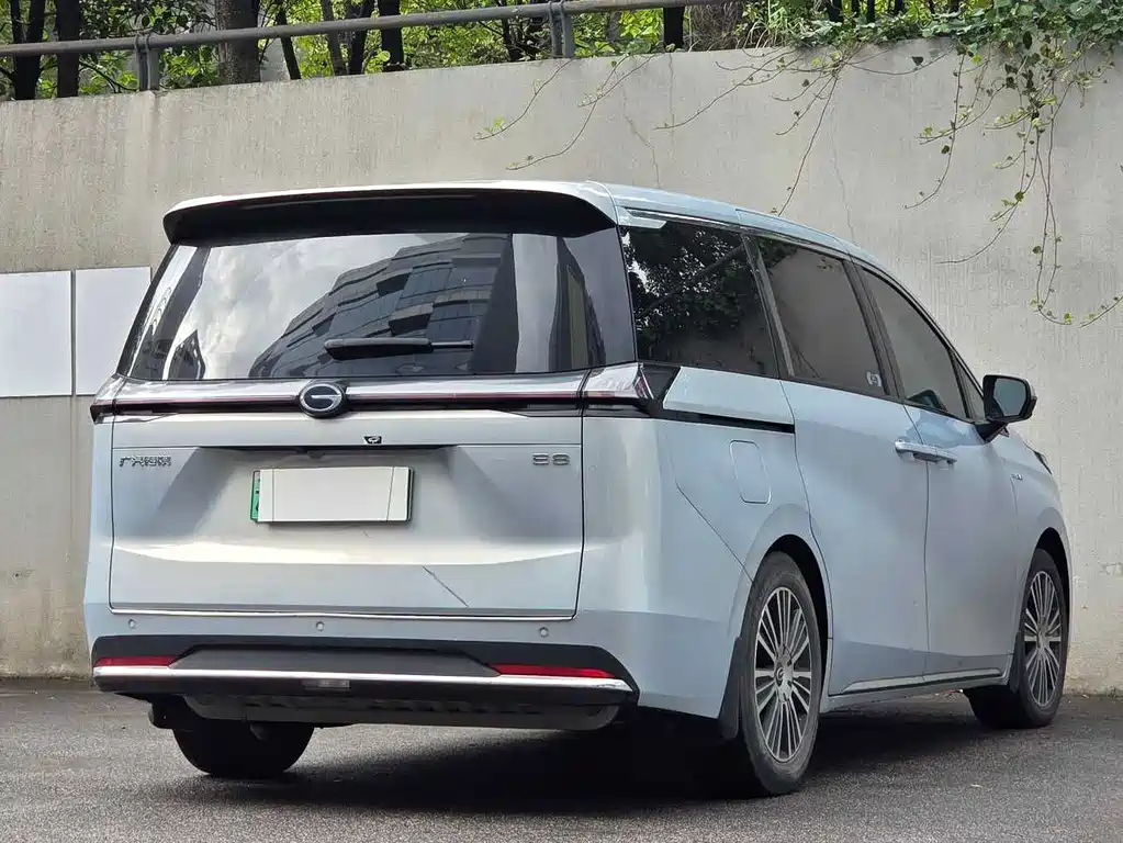 GAC Motor 传祺E8 PHEV — миниатюра 4