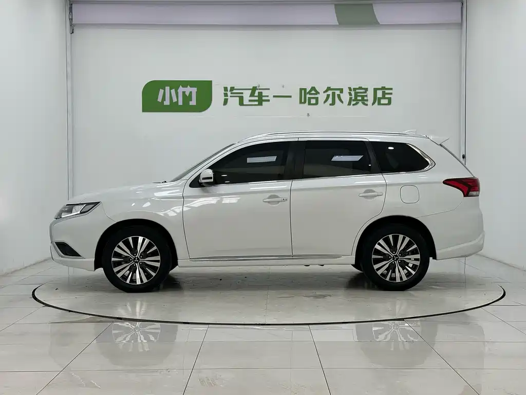 Mitsubishi Outlander — миниатюра 5