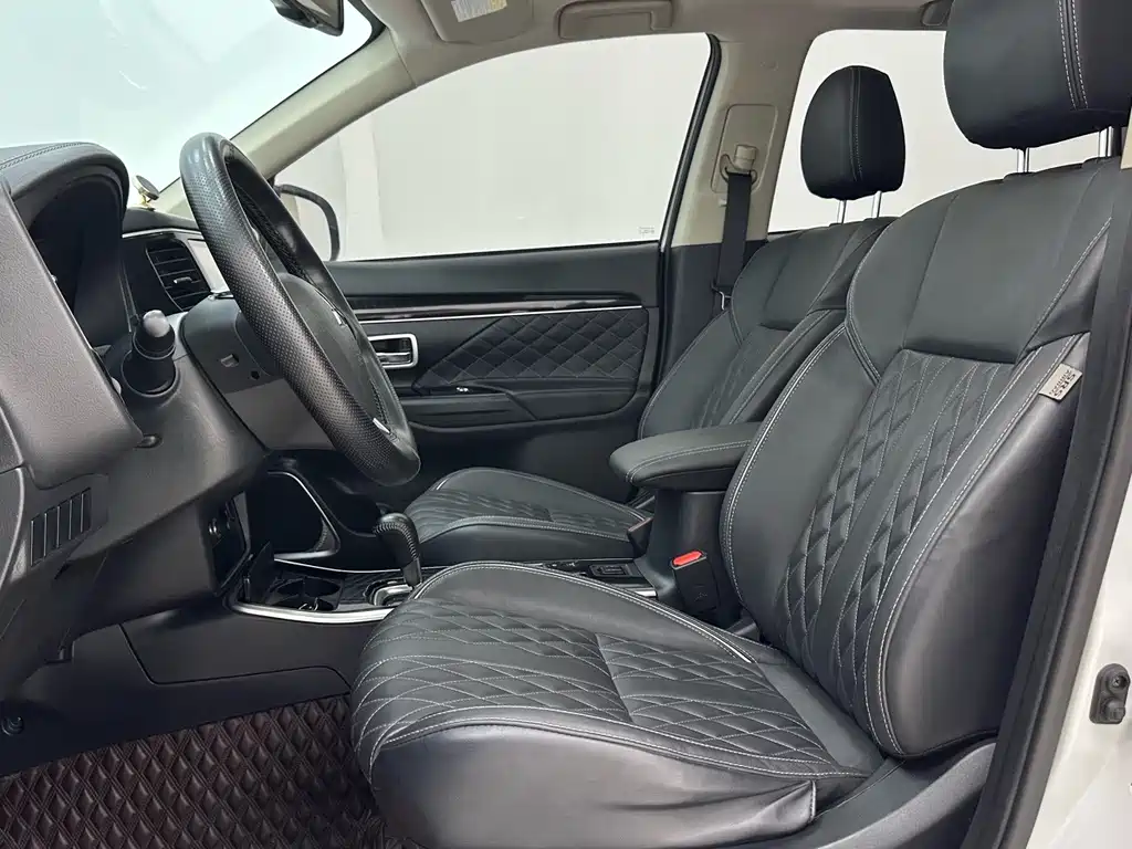 Mitsubishi Outlander — миниатюра 7