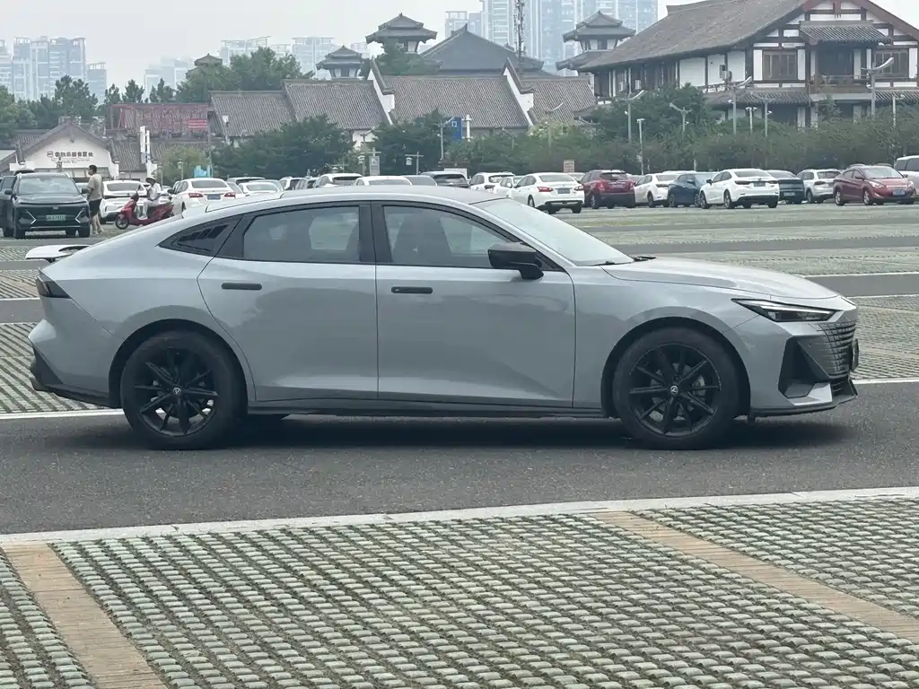 Changan UNI-V 2022 1.5T