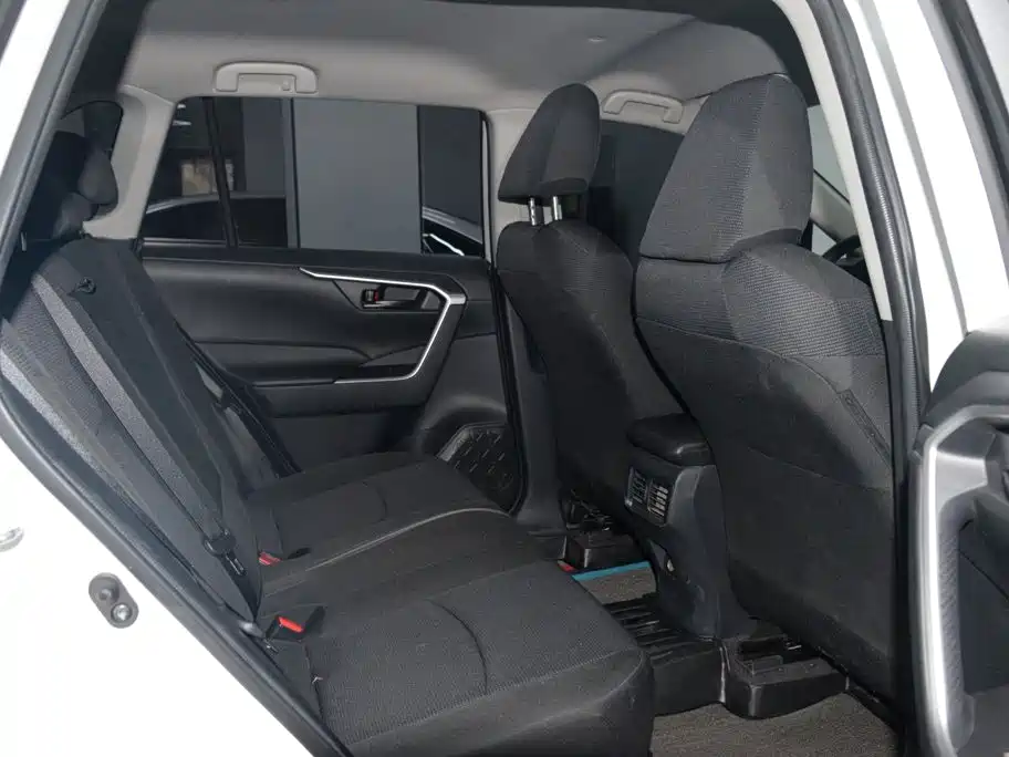 Toyota RAV4 — миниатюра 14