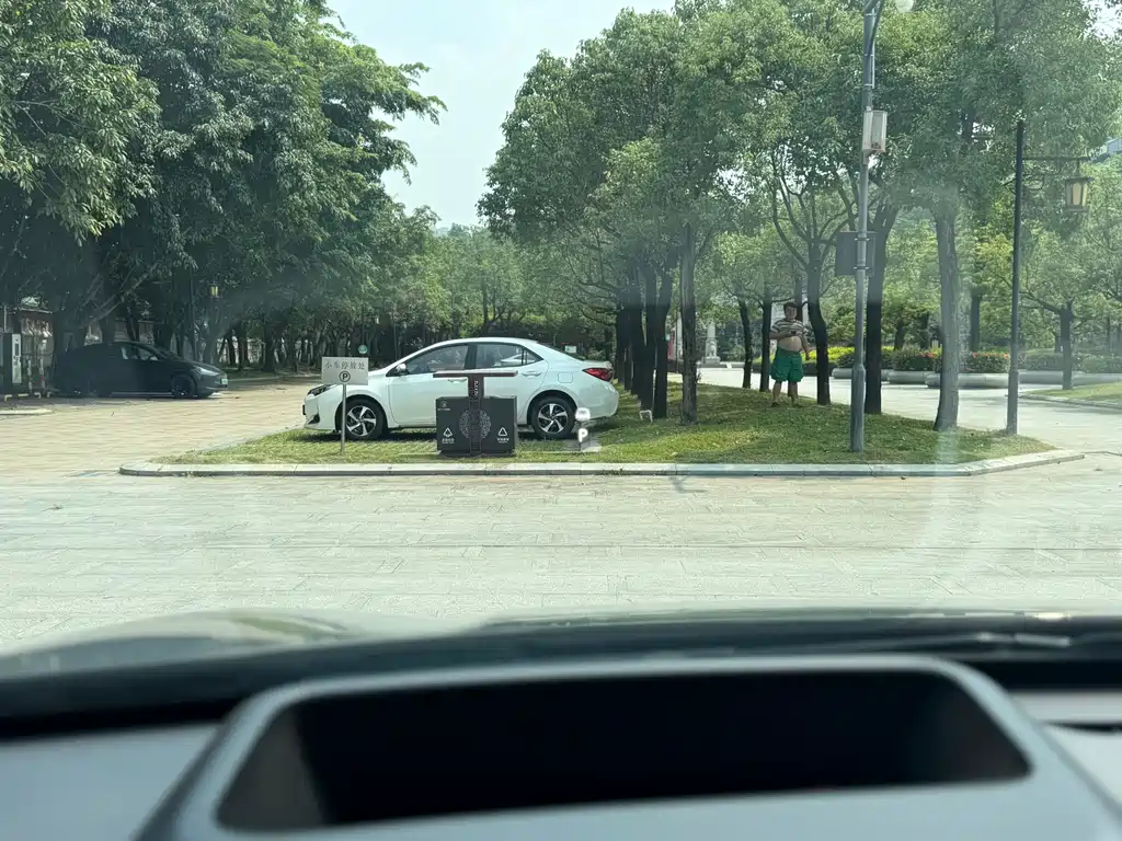 Lynk & Co Z20 — миниатюра 25