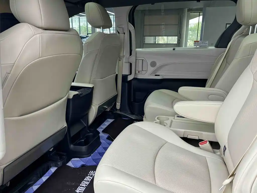 Toyota Granvia — миниатюра 18