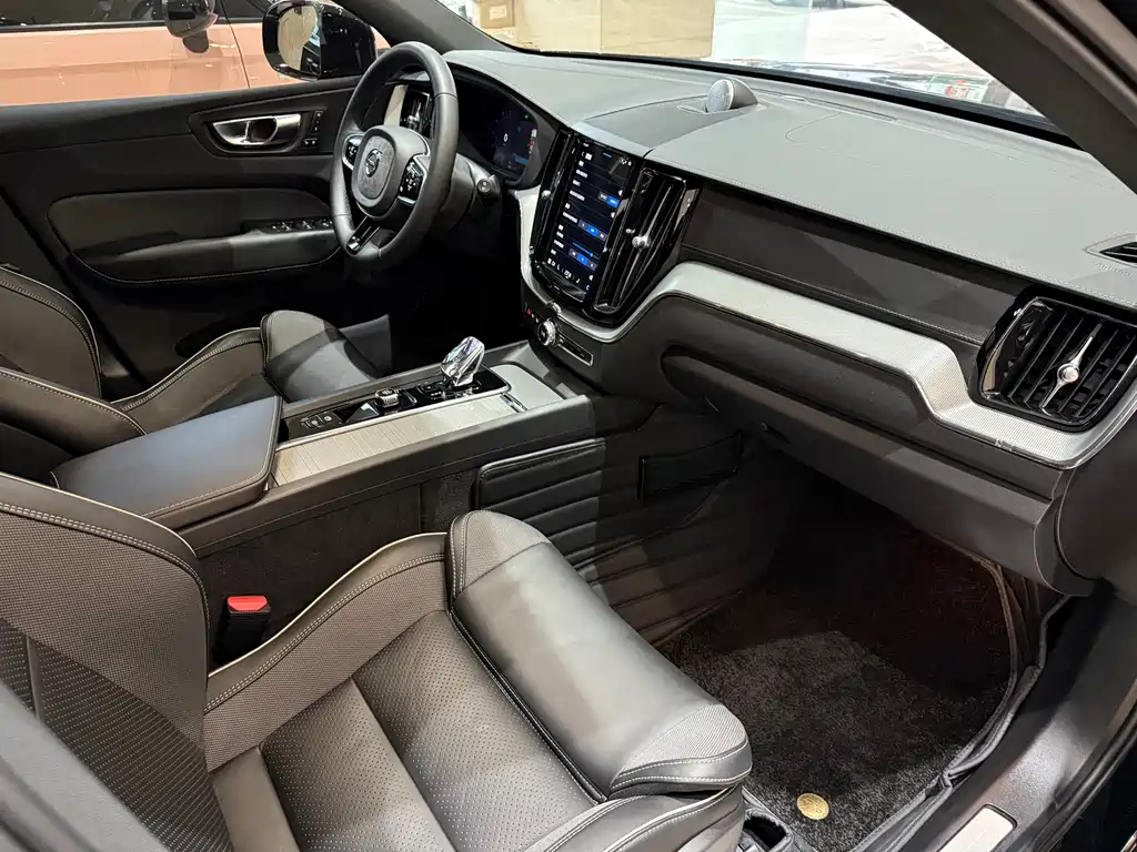 VOLVO XC60 PLUG IN HYBRID