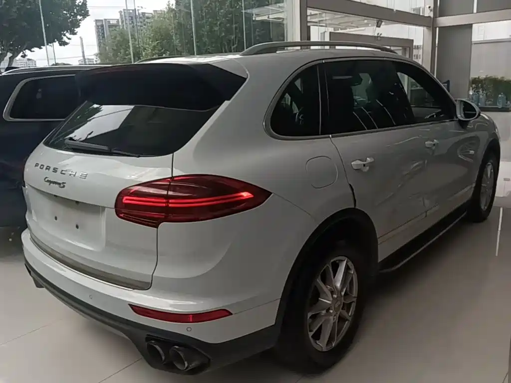 Porsche Cayenne — миниатюра 7