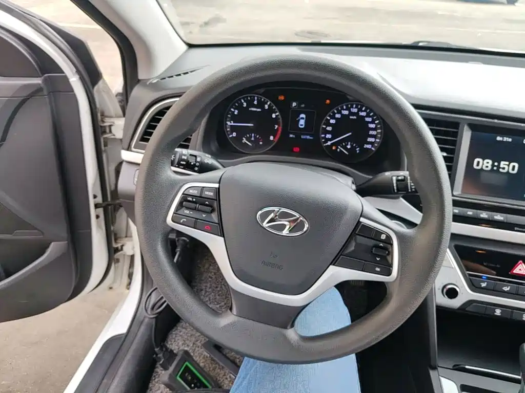 Hyundai Elantra — миниатюра 11