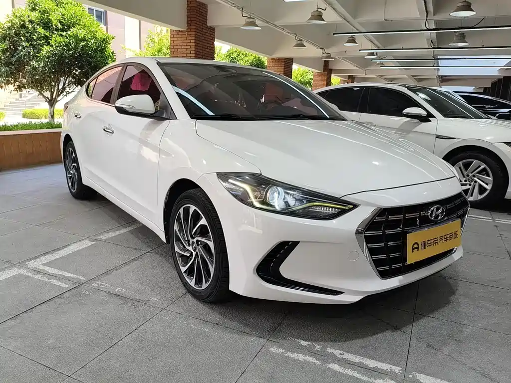 Hyundai Elantra — миниатюра 6