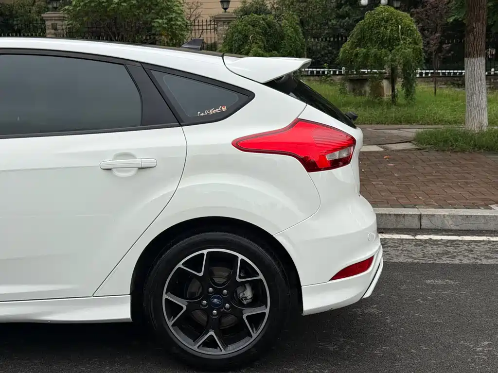 Ford Focus — миниатюра 8