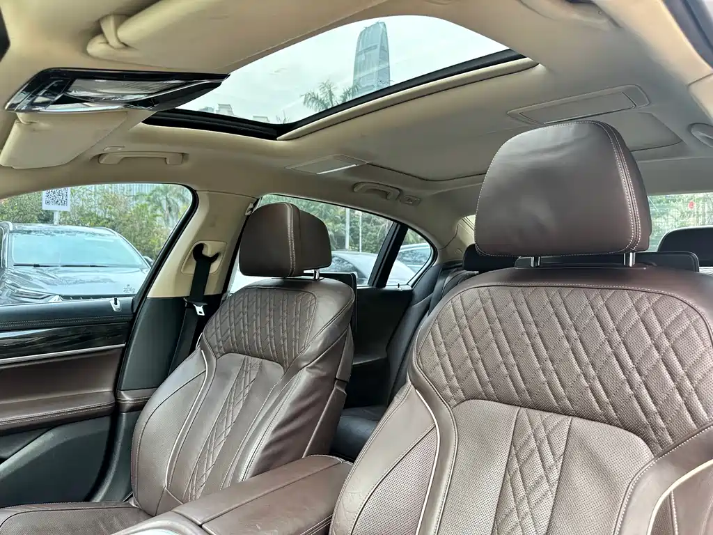 BMW 7 SERIES