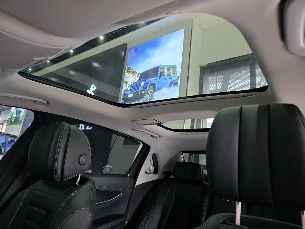 Mercedes-Benz E-Class — миниатюра 12