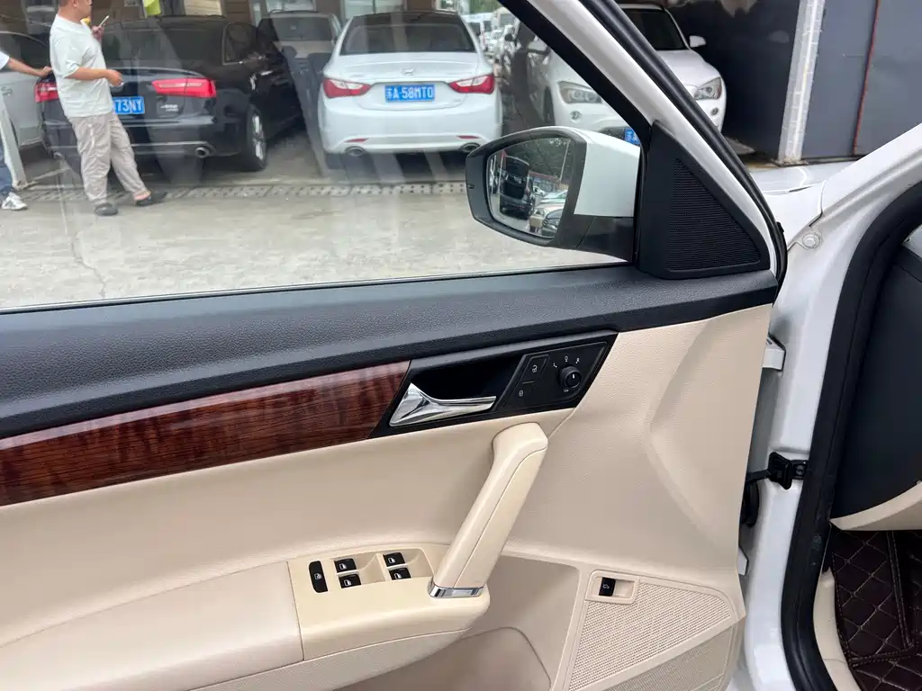 Volkswagen Lavida — миниатюра 7