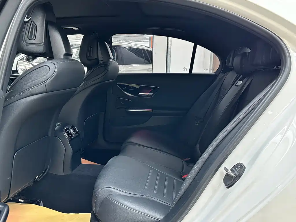 Mercedes-Benz C-Class — миниатюра 8