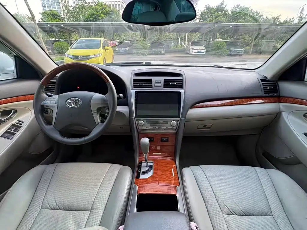 Toyota Camry — миниатюра 7