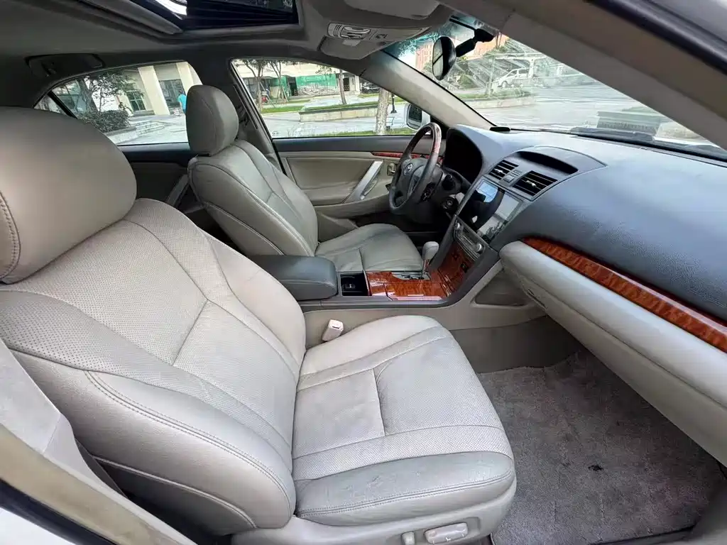 Toyota Camry — миниатюра 8