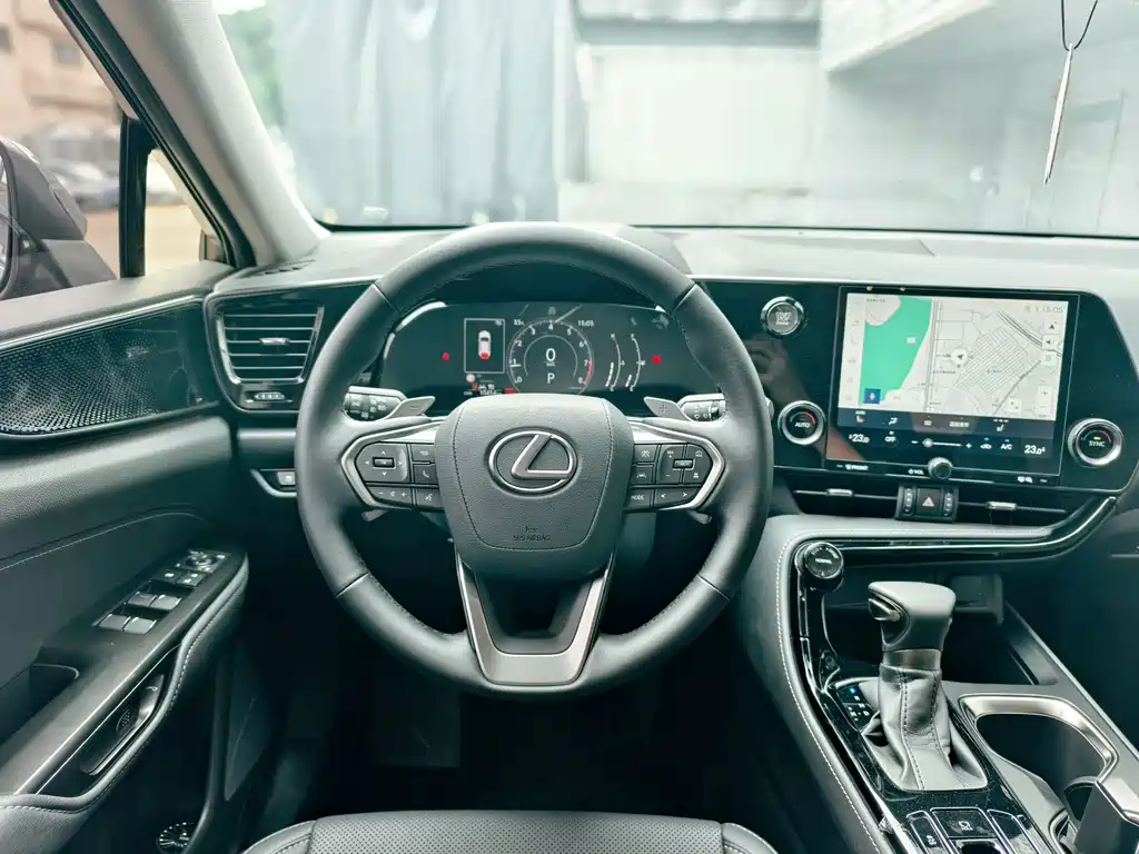 Lexus NX — миниатюра 11