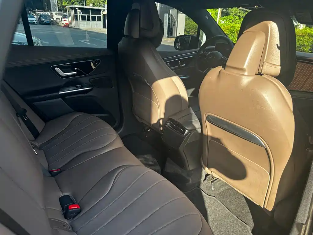 Mercedes-Benz EQE SUV — миниатюра 14