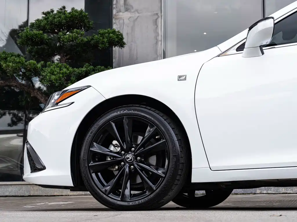 Lexus ES — миниатюра 8
