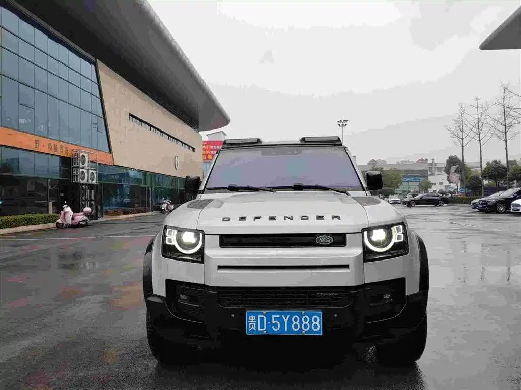 LAND ROVER DEFENDER