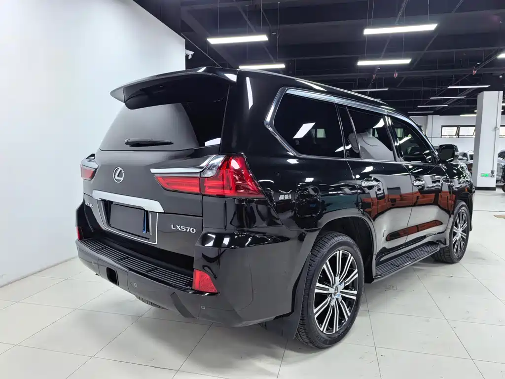 Lexus LX — миниатюра 8