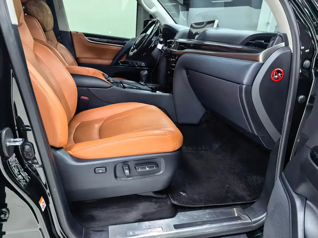 Lexus LX — миниатюра 7