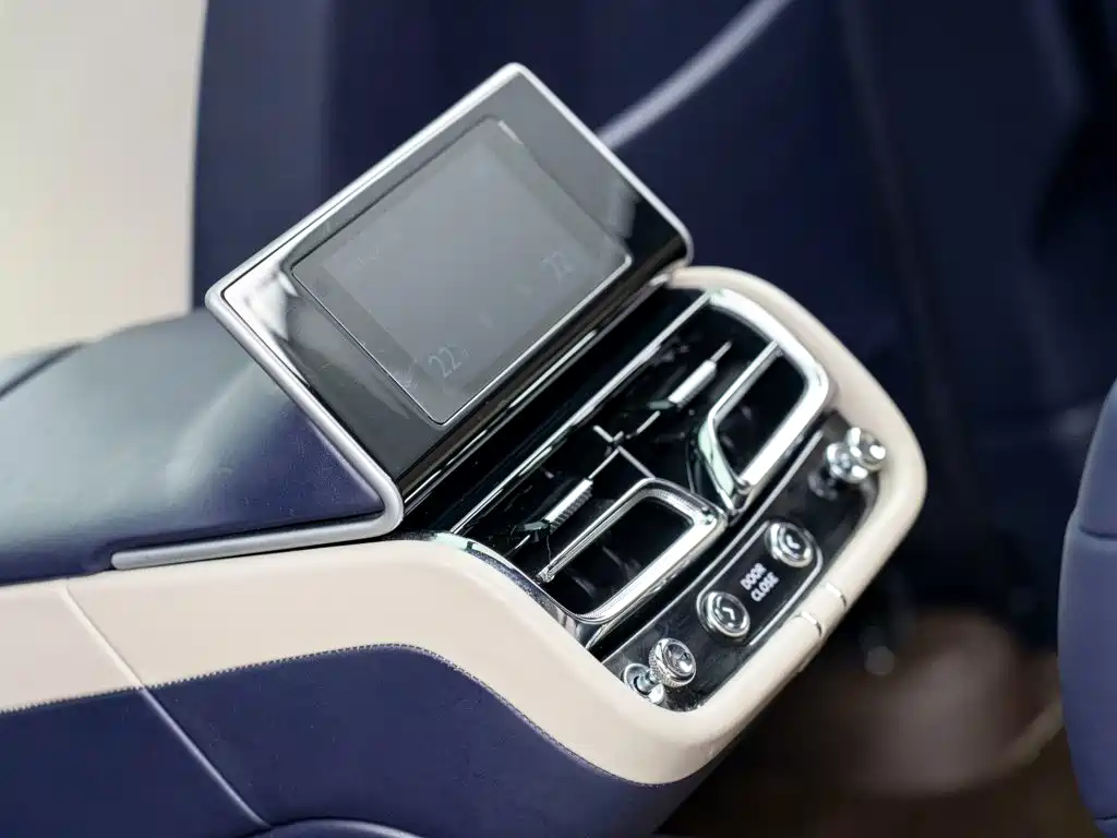 Bentley Bentayga — миниатюра 12