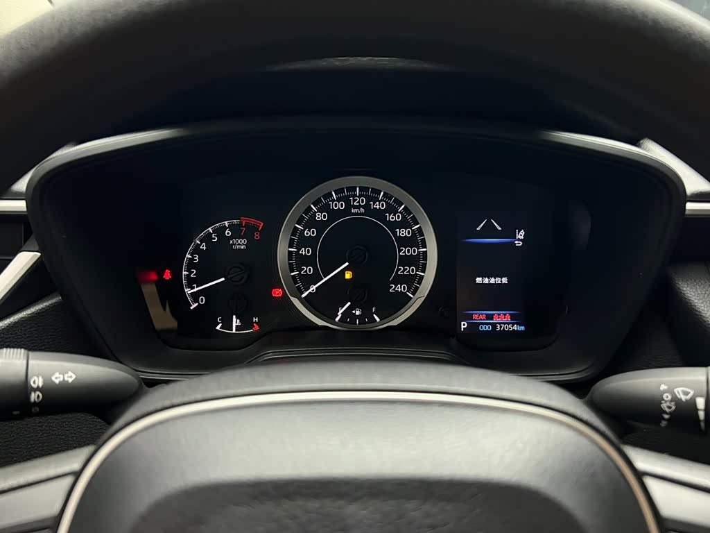 Toyota Corolla 1.5 л 2022 г. Белый, пробег 37000 км