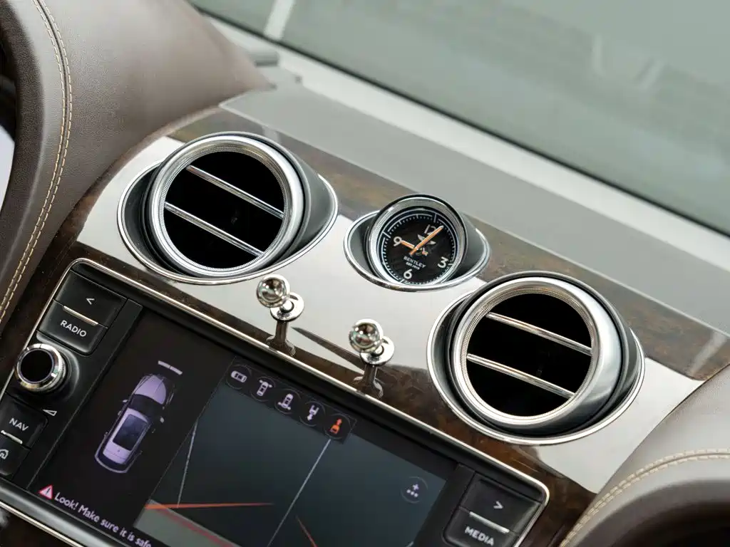 Bentley Bentayga — миниатюра 19