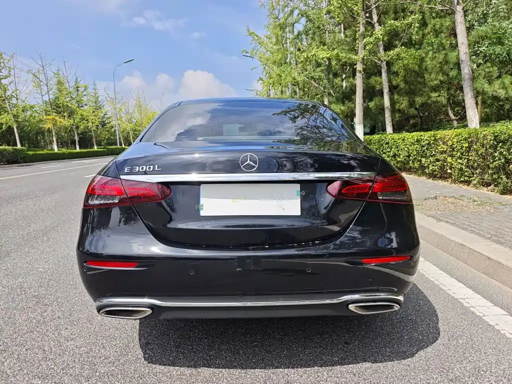 Mercedes-Benz E-Class — миниатюра 7