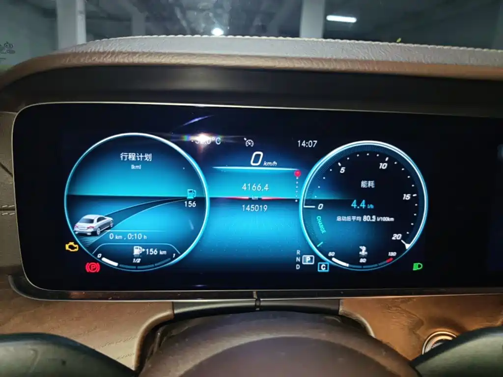 Mercedes-Benz E-Class — миниатюра 12