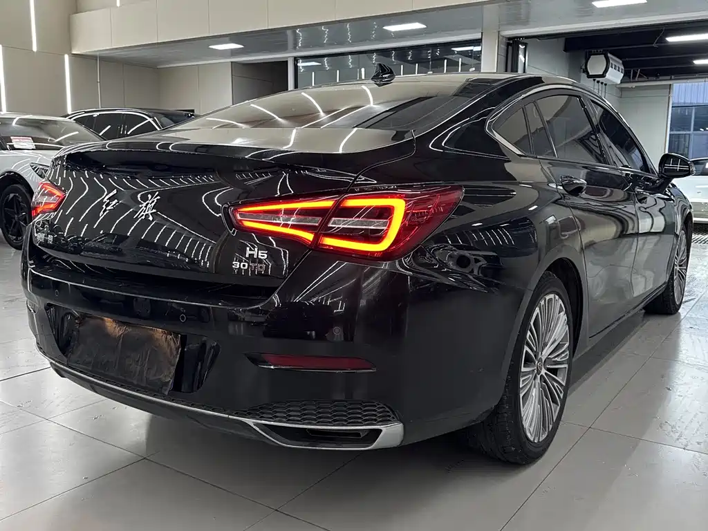 Hongqi Hongqi H5 — миниатюра 9