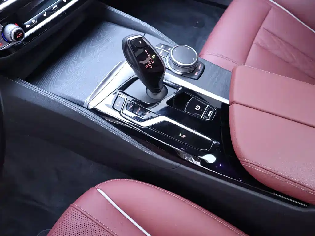 BMW 5 Series — миниатюра 12