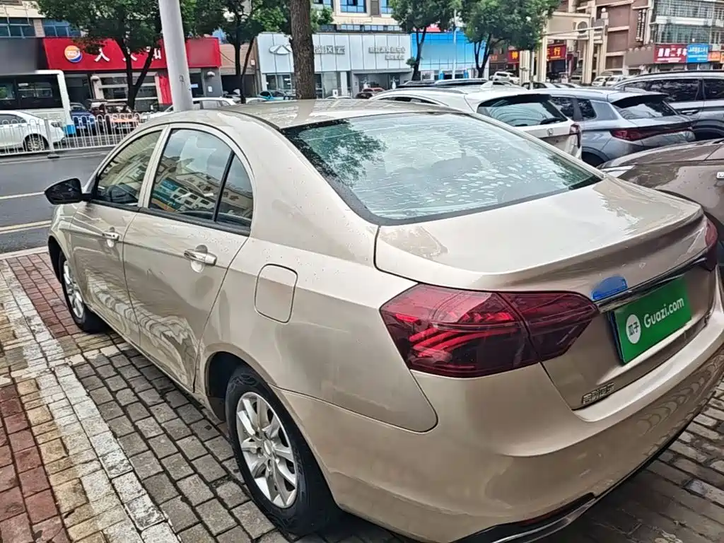 Geely Emgrand — миниатюра 5