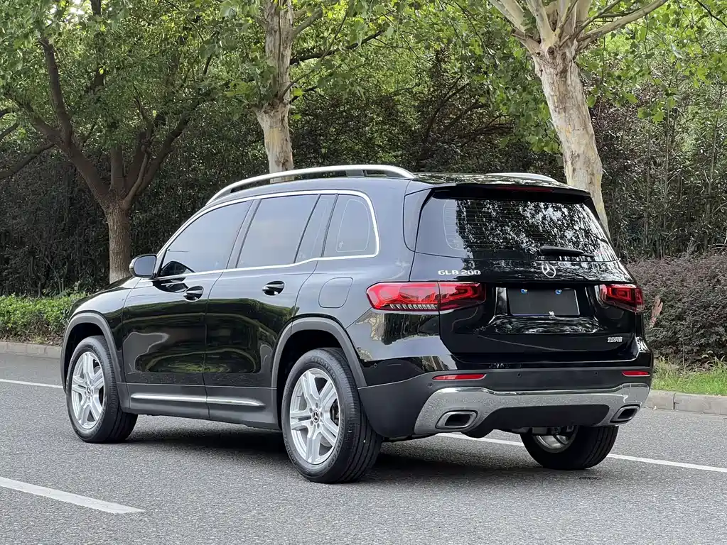 MERCEDES-BENZ GLB