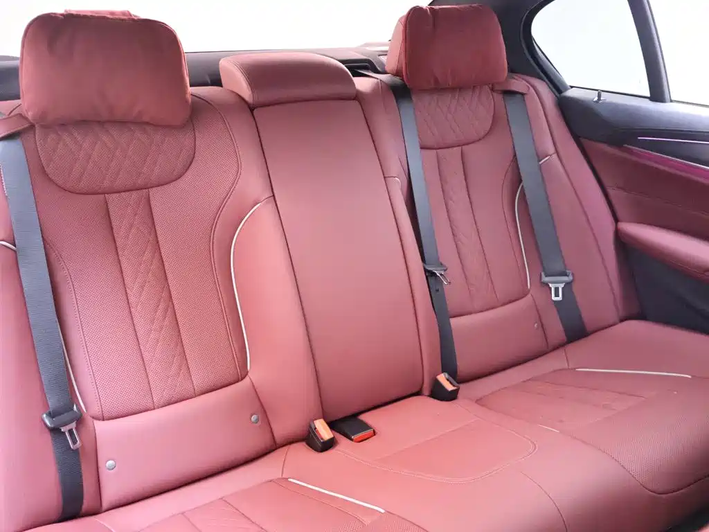 BMW 5 Series — миниатюра 23
