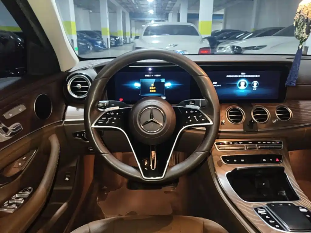 Mercedes-Benz E-Class — миниатюра 11