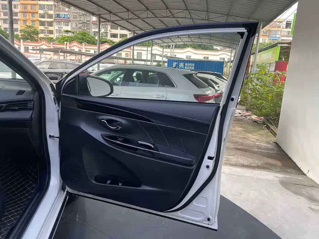 Toyota Yaris L — миниатюра 25