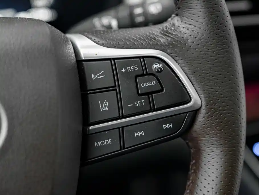 Toyota Granvia — миниатюра 10
