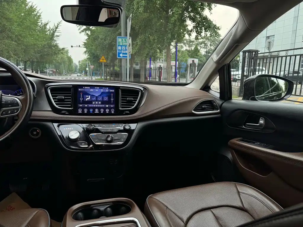 Chrysler Grand Voyager (Import) — миниатюра 22