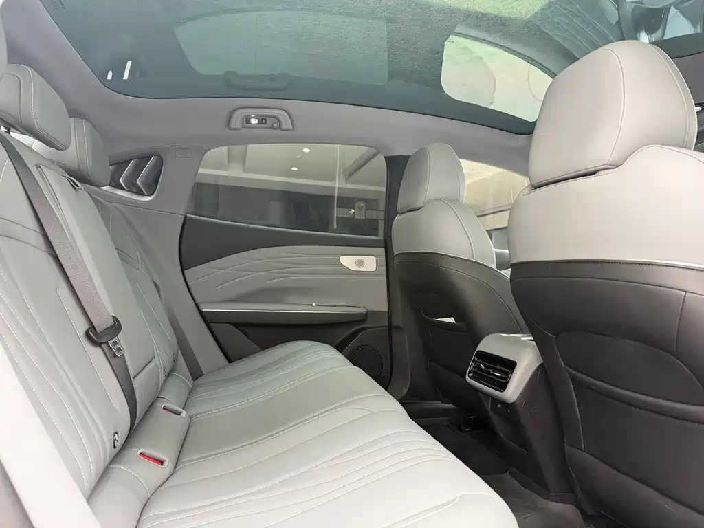 GEELY GALAXY GALAXY E8