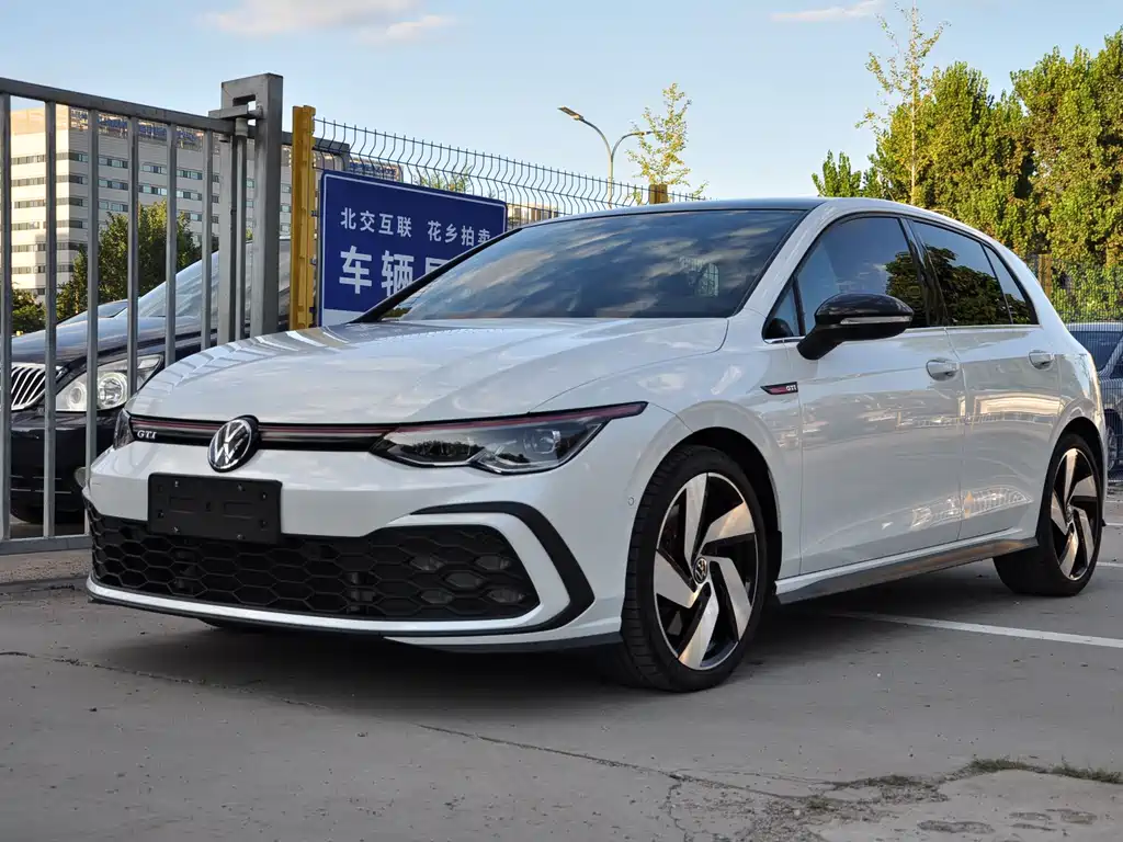 Volkswagen Golf GTI