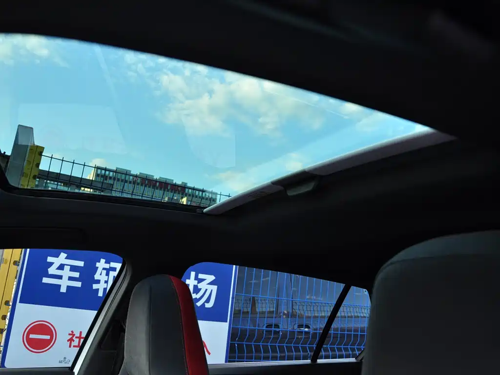 Volkswagen Golf GTI — миниатюра 11