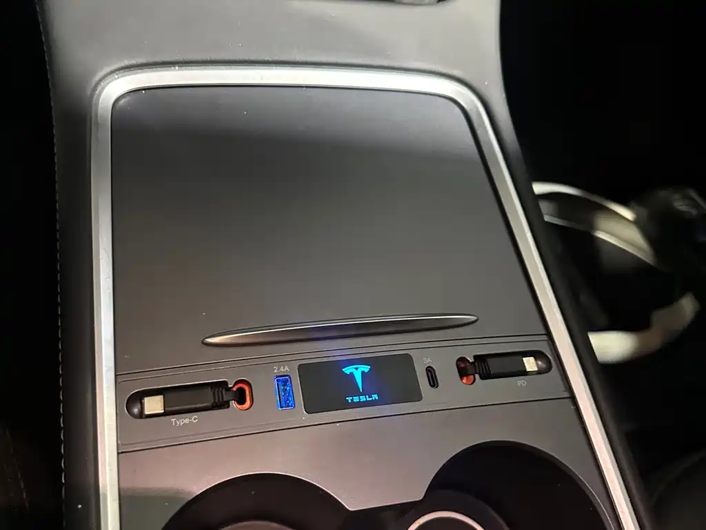 Tesla Model Y — миниатюра 14