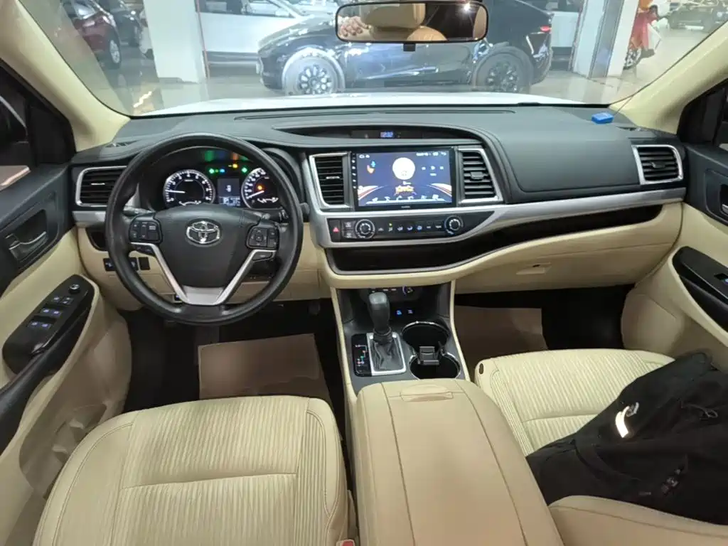 Toyota Highlander — миниатюра 10