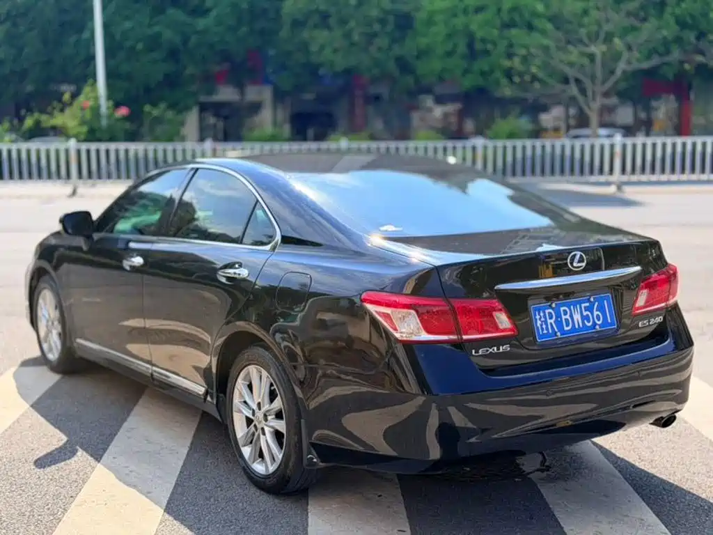 Lexus ES — миниатюра 6