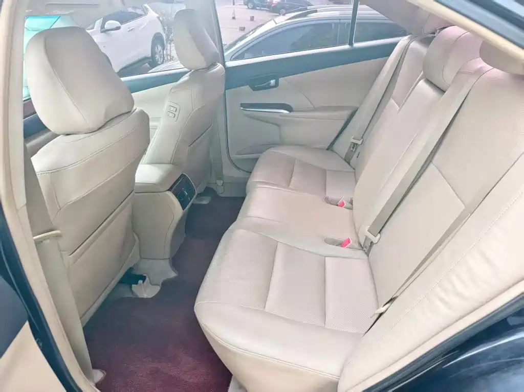 Toyota Camry — миниатюра 5